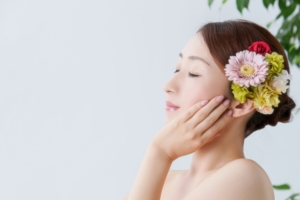芸能人愛用の美容グッズまとめ(化粧品・コスメ・美顔器・リップ)